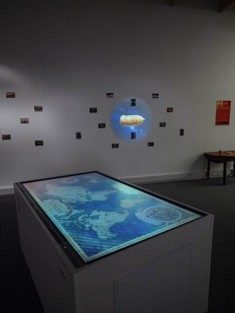Vue de l'exposition « Le tour du monde en 80 cartes » à Baud - 2026