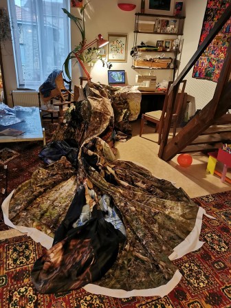 Couture des pans de tissus