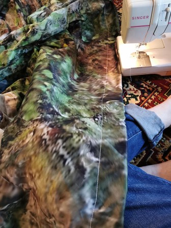 Couture des pans de tissus